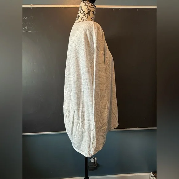 Lululemon Back In Action Top - Picture 5 of 6